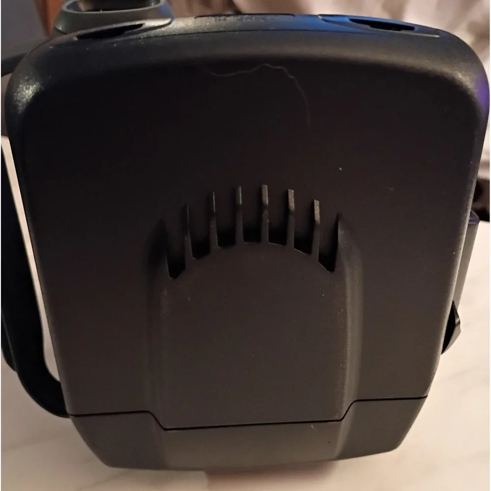 Polaroid 600 Instant Film Camera Black with Flash and Original Carrying Case